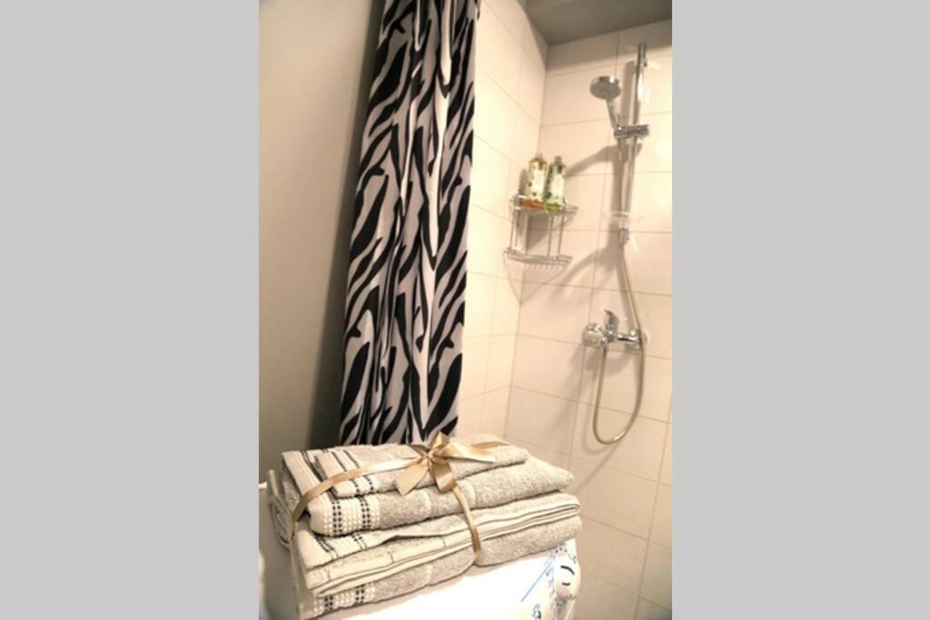 Bright Apartment,For 1-4,Near Old Town Vilnius Bagian luar foto