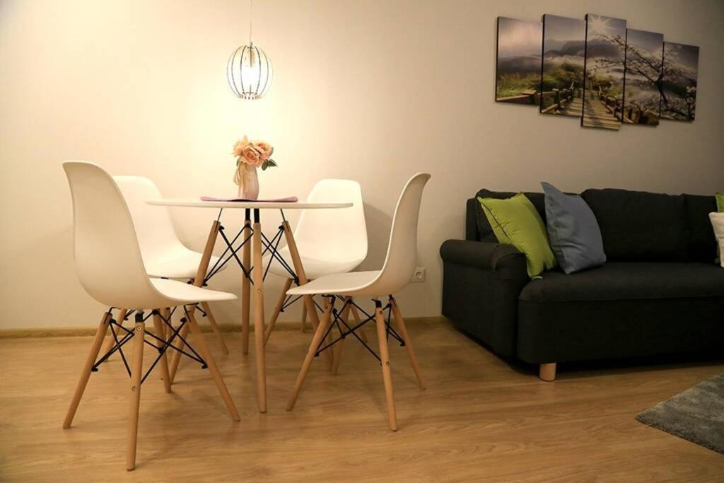 Bright Apartment,For 1-4,Near Old Town Vilnius Bagian luar foto